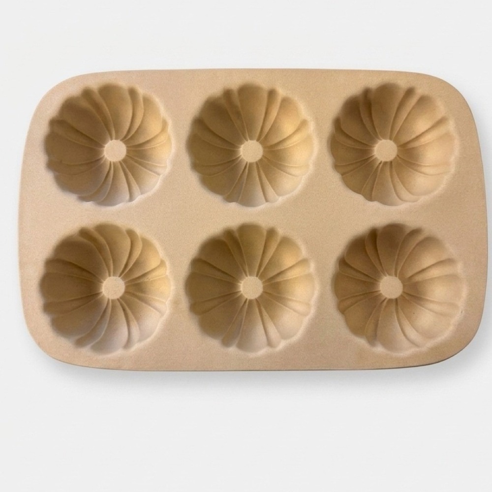 The Pampered Chef Mini Fluted Cake Pan Stoneware Tan Vintage Kitchen Bakeware